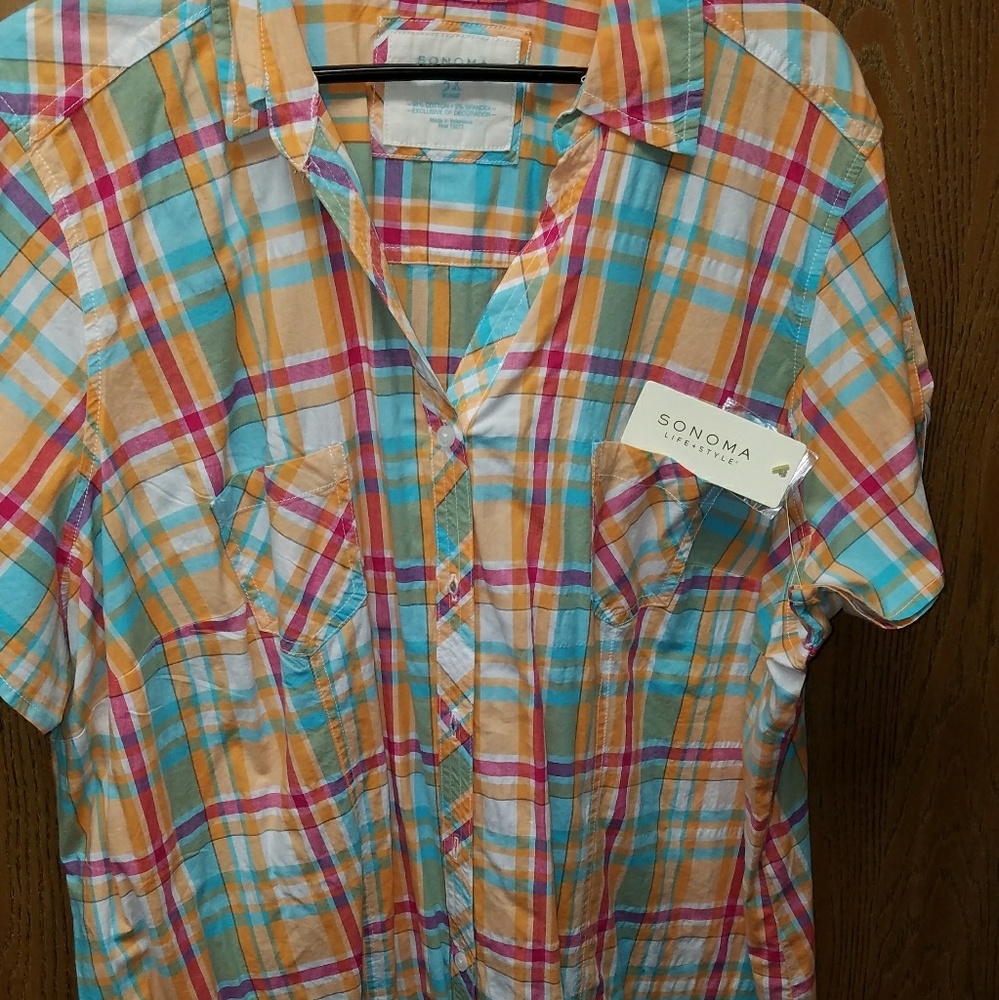 NWT - Short sleeve Button Down. Size 3xl